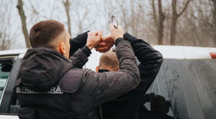 Doi ucraineni ar fi fost ajutați să treacă ilegal frontiera contra a 5.000 de dolari. Doi moldoveni, în arest