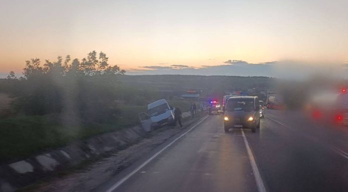 Impact între un Ford și un Mercedes, pe traseul Chișinău–Orhei. Un bărbat a ajuns la spi