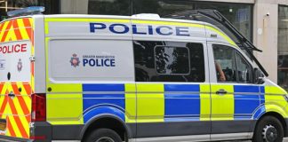 Adolescent rănit grav după ce o substanță necunoscută a fost aruncată asupra lui, în centrul Manchester