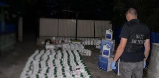 Afacere ilegală cu pesticide, depistată la Briceni. Oamenii legii au ridicat circa 1.000 de litri