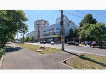 Trotuarul de pe strada Igor Vieru, în proces de modernizare. Ce lucrări sunt efectuate