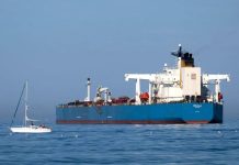 Navă de marfă, scufundată după ce s-a ciocnit cu un petrolier. Zece oameni sunt dați dispăruți