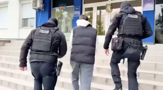 Escrocherie cu tractoare și mașini vândute fictiv: Trei persoane riscă până la 8 ani de închisoare