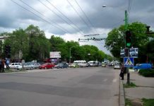 Noi trotuare și locuri de parcare pe bulevardul Iurii Gagarin. Lucrările continuă