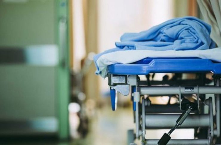 O minoră a ajuns la spital după ce ar fi consumat alcool împreună cu un grup de adolescenți