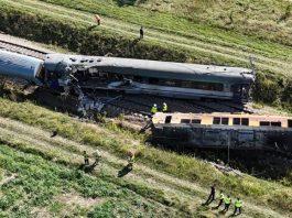 Accident feroviar grav în Polonia: un mort și 20 de răniți după ce un tren a lovit un camion