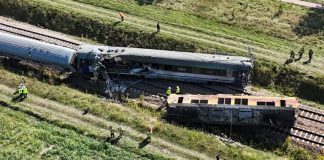 Accident feroviar grav în Polonia: un mort și 20 de răniți după ce un tren a lovit un camion