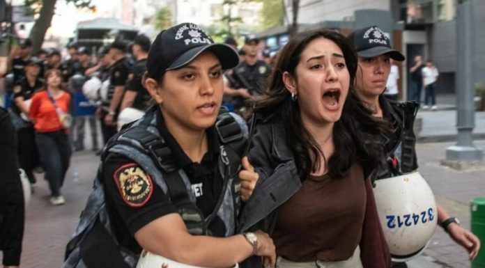 Turcia lansează o nouă operațiune împotriva grupurilor LGBTQ+. Poliția a folosit gaze lacrimogene la proteste