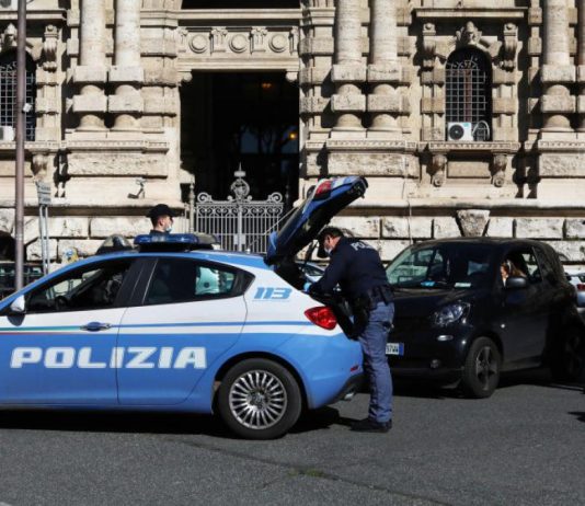 Carduri clonate și rezervoare de 1.000 de litri: cum ar fi furat combustibil o grupare de români în Italia