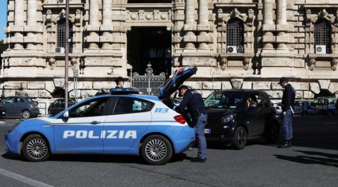 Carduri clonate și rezervoare de 1.000 de litri: cum ar fi furat combustibil o grupare de români în Italia