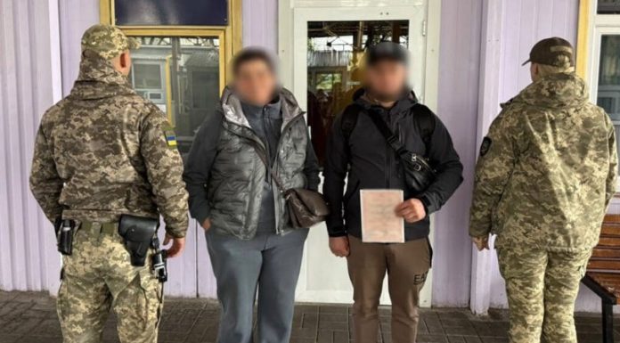 Plan neobișnuit de a ieși din Ucraina: un bărbat s-a însurat cu mama logodnicei sale