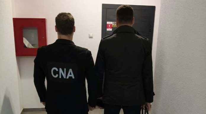 CNA a reținut un fost examinator auto al ASP. Ar fi cerut bani pentru promovarea examenelor