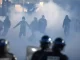 Un adolescent și-a pierdut un braț după un incident cu o grenadă la un protest din Franța
