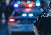 Doi bărbați s-au certat pentru un loc de parcare și au scos armele. O fetiță a fost ucisă