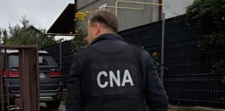 Un bărbat din Chișinău, vizat de percheziții într-un dosar de trafic de influență. Ar fi primit 7.500 de euro