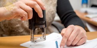 Salarii și premii pentru angajate care nu munceau: o fostă directoare din Bălți, amendată cu 72 500 de le